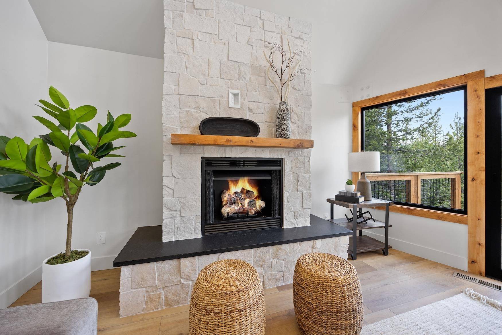 Truckee, CA 96161,12556 Snowpeak Way