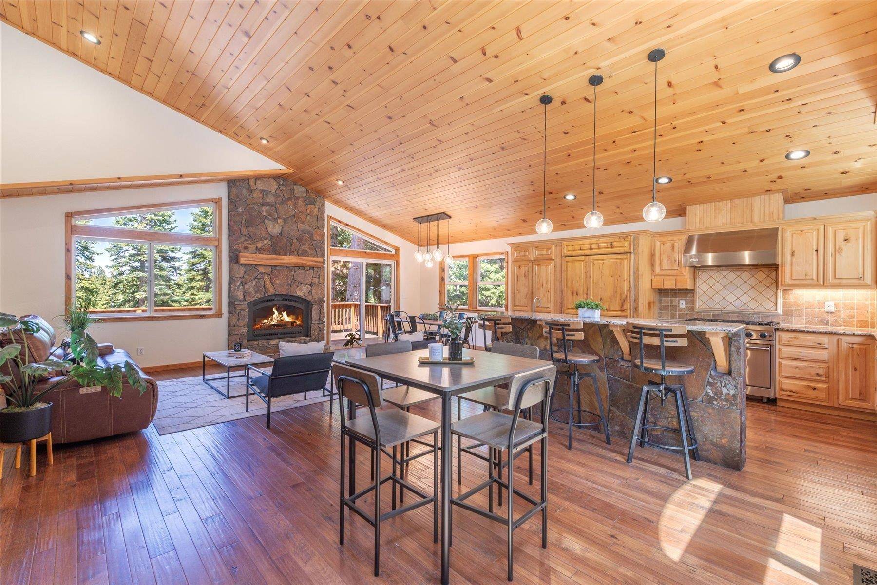 Truckee, CA 96161,11287 Skislope Way