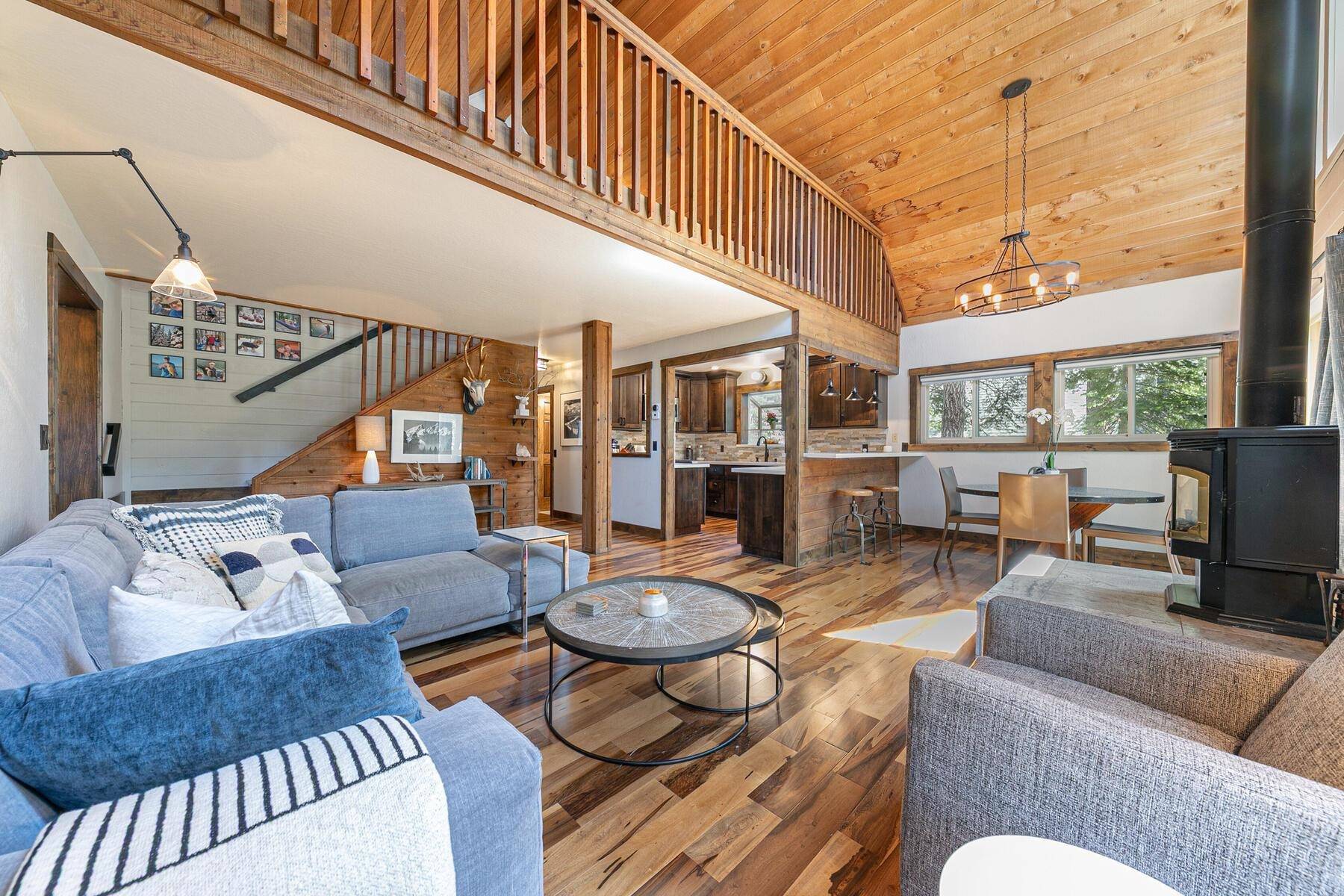 Truckee, CA 96161,15850 Northwoods Boulevard