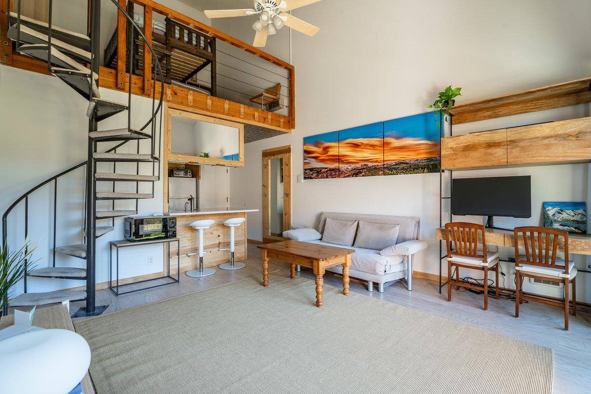 Truckee, CA 96161,11591 Snowpeak Way #407