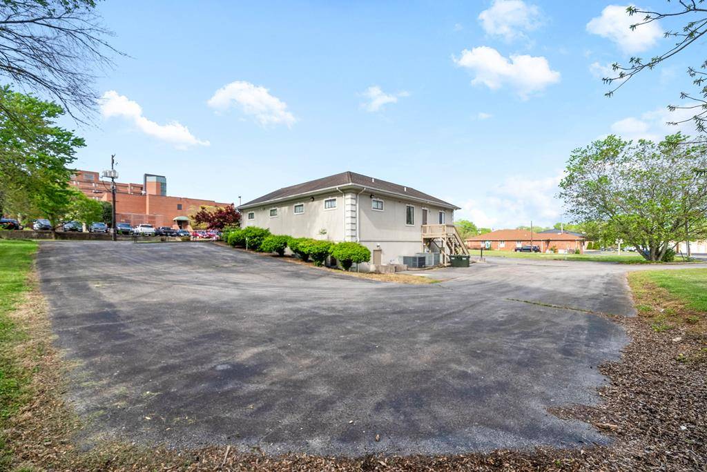 Hopkinsville, KY 42240,390 17th St
