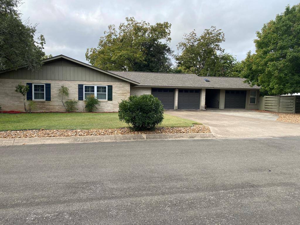 Kerrville, TX 78028,608 Overhill Dr