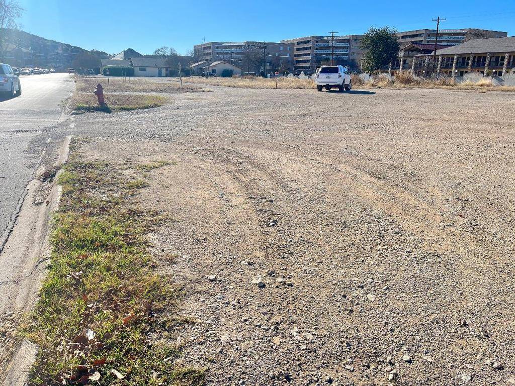 Kerrville, TX 78028,114 Plaza Dr