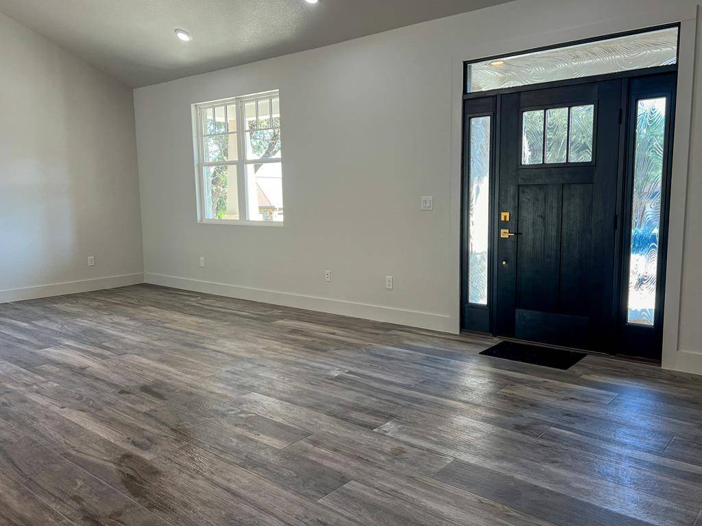 Kerrville, TX 78028,1706 Valencia Dr