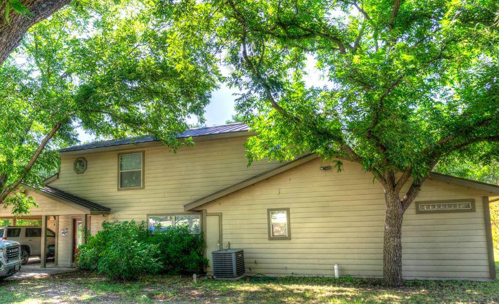 Leakey, TX 78873,6496 Hwy 83N