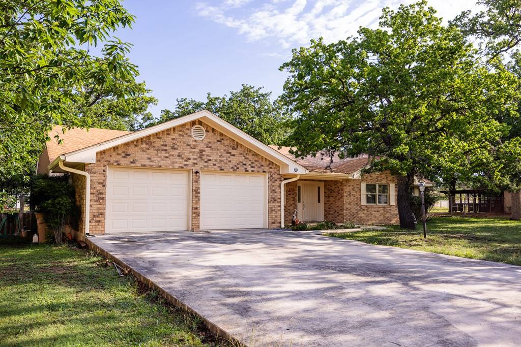 Kerrville, TX 78028,115 Windwood Rd