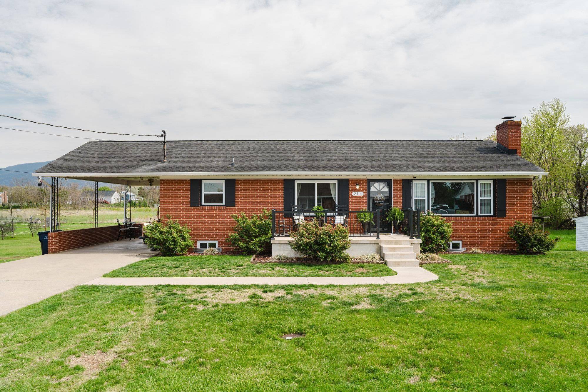 Stanley, VA 22851,211 AL GOOD DR