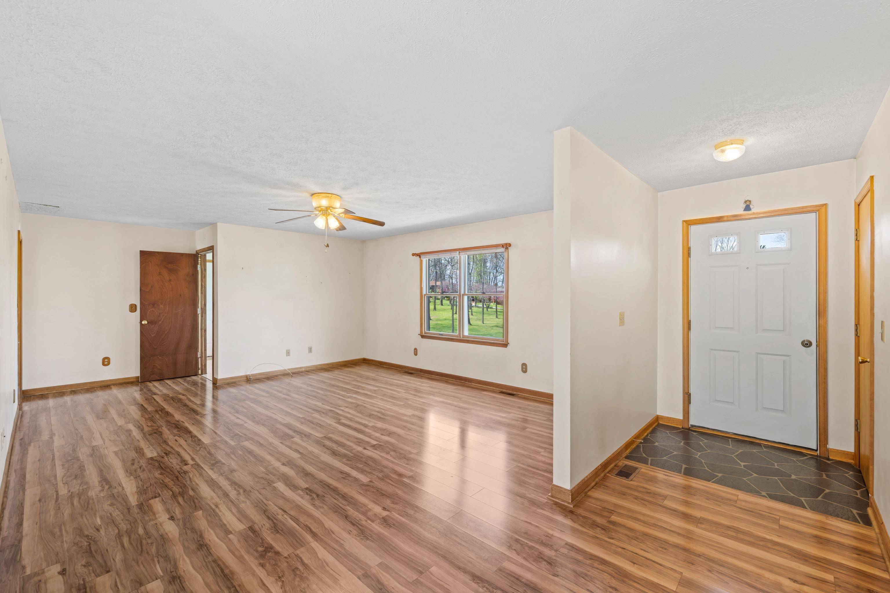 Staunton, VA 24401,2 SINGING PINES LN