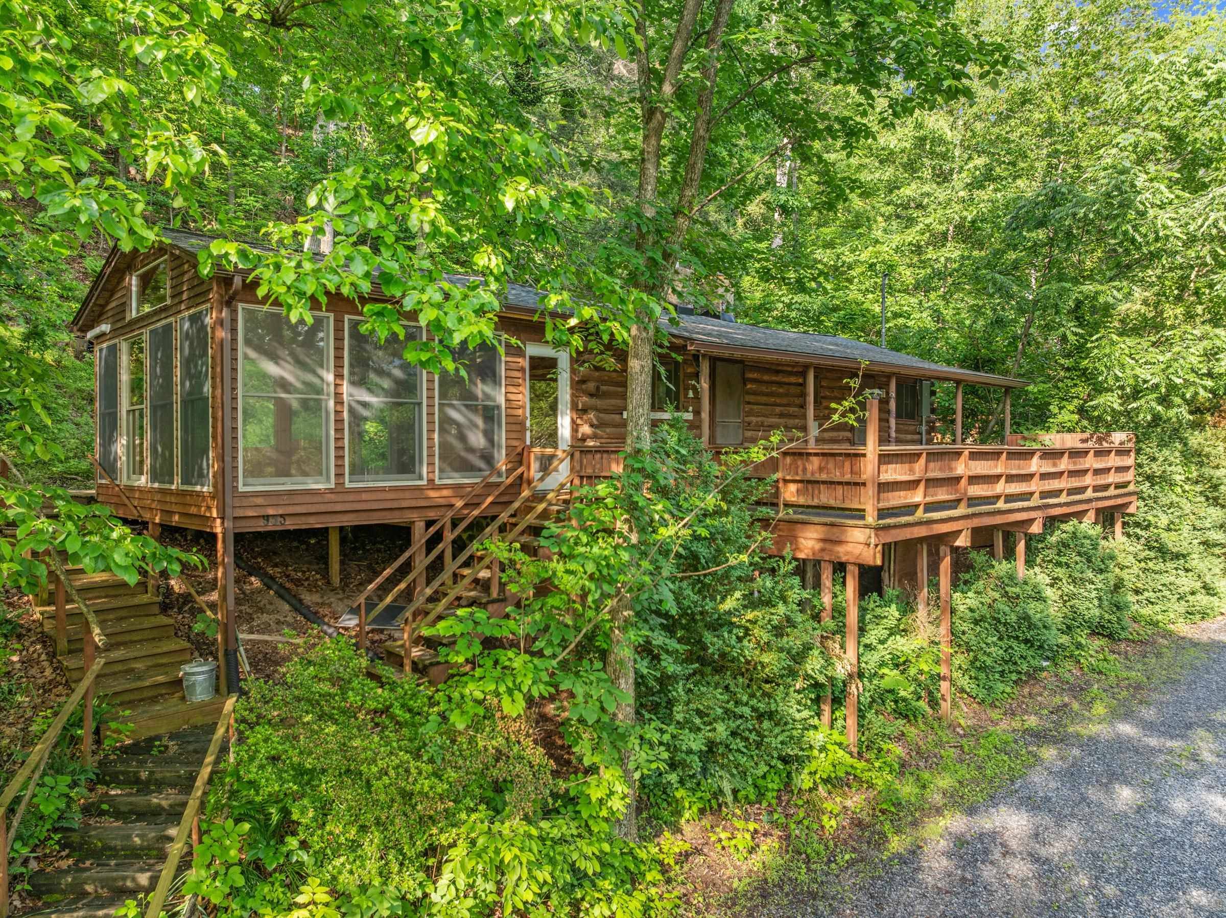 Luray, VA 22835,935 RIVER LODGE RD