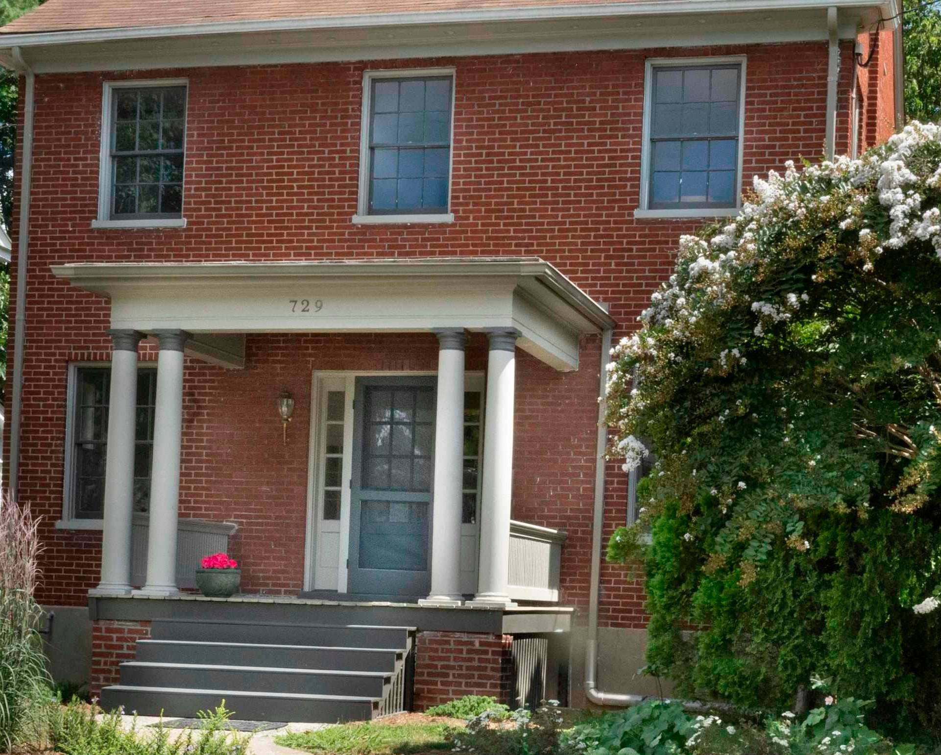 Staunton, VA 24401,729 SELMA BLVD