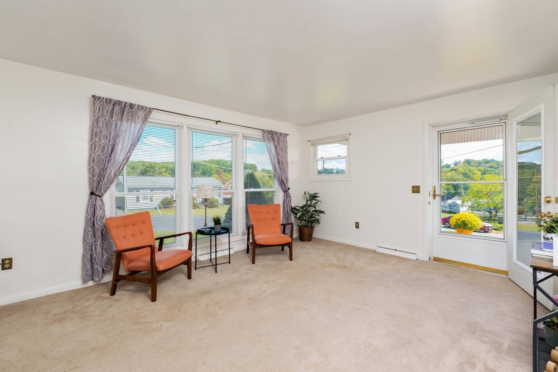 Staunton, VA 24401,2508 S SHARLAINE DR