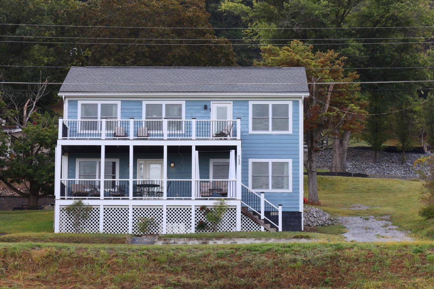 Staunton, VA 24401,715 AMHERST RD