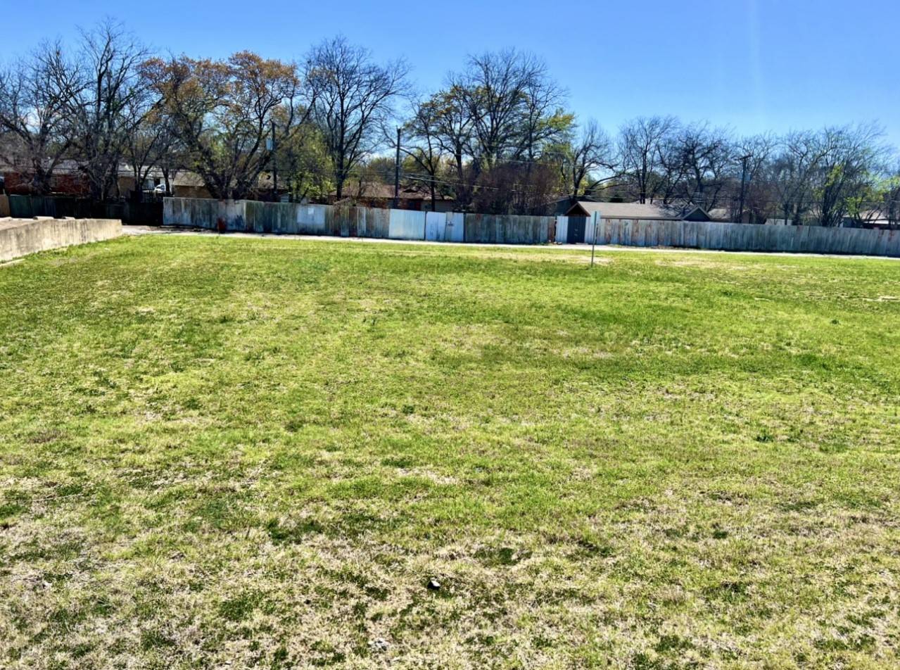 Arlington, TX 76010,1404 E Abram ST