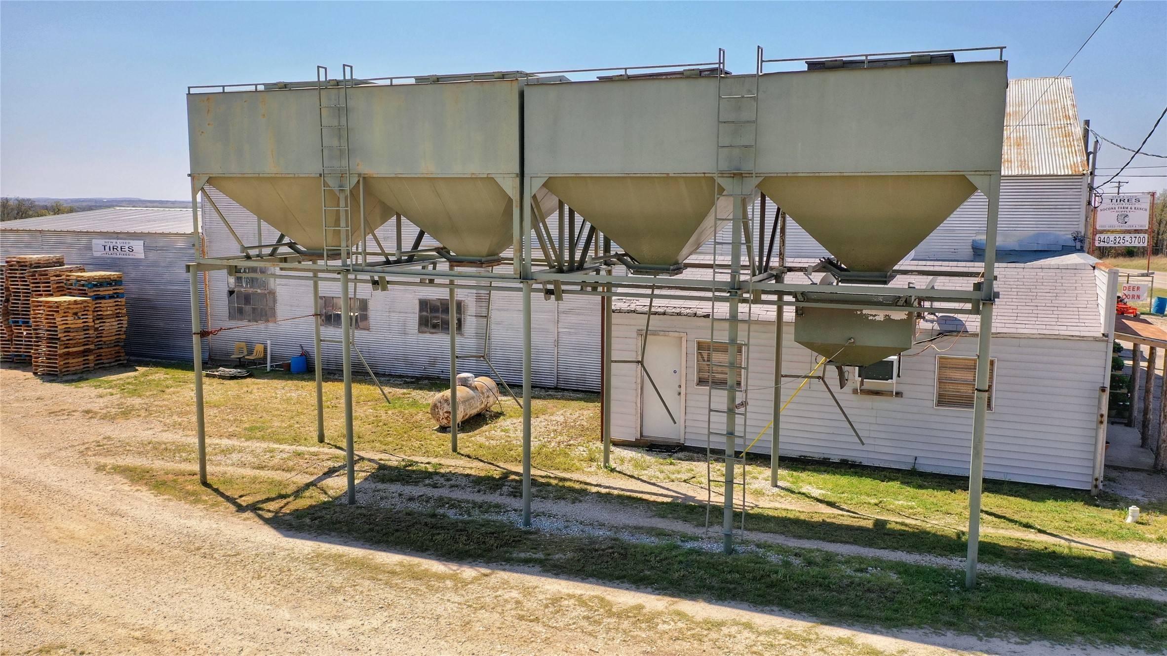 Nocona, TX 76255,1323 US Highway 82 W