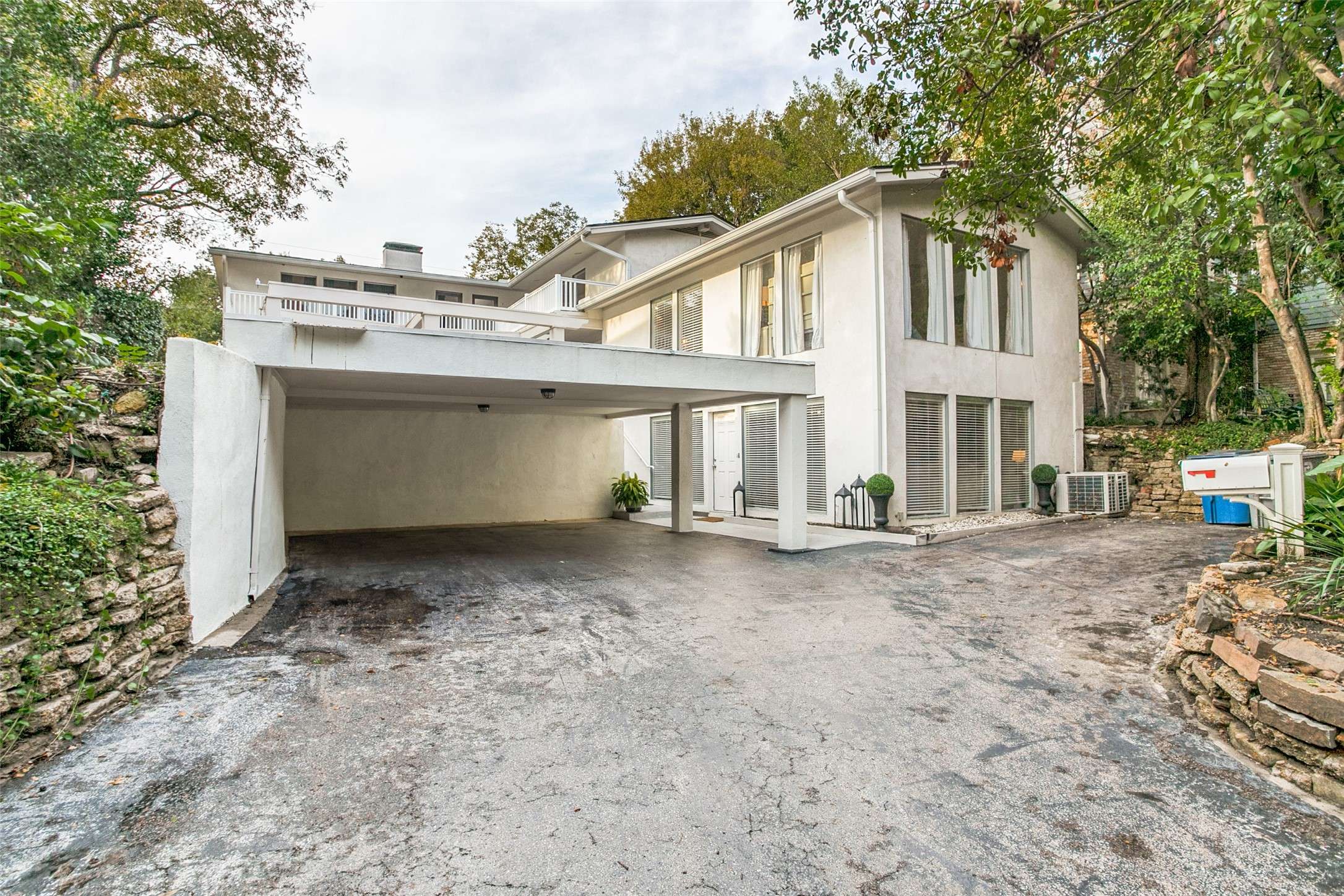 Dallas, TX 75204,4107 Rock Creek DR