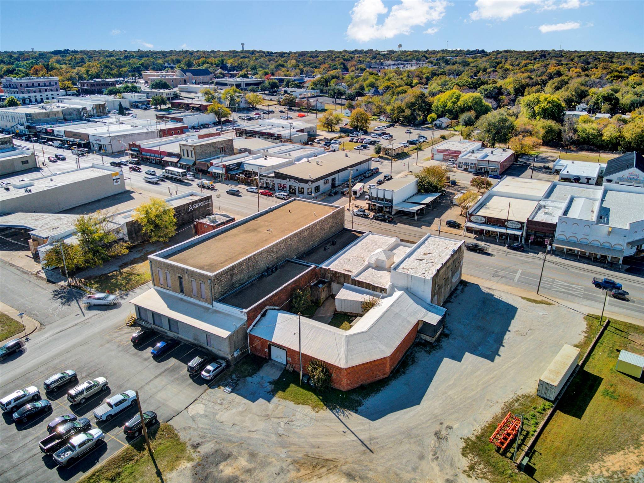 Weatherford, TX 76086,310 N Main ST