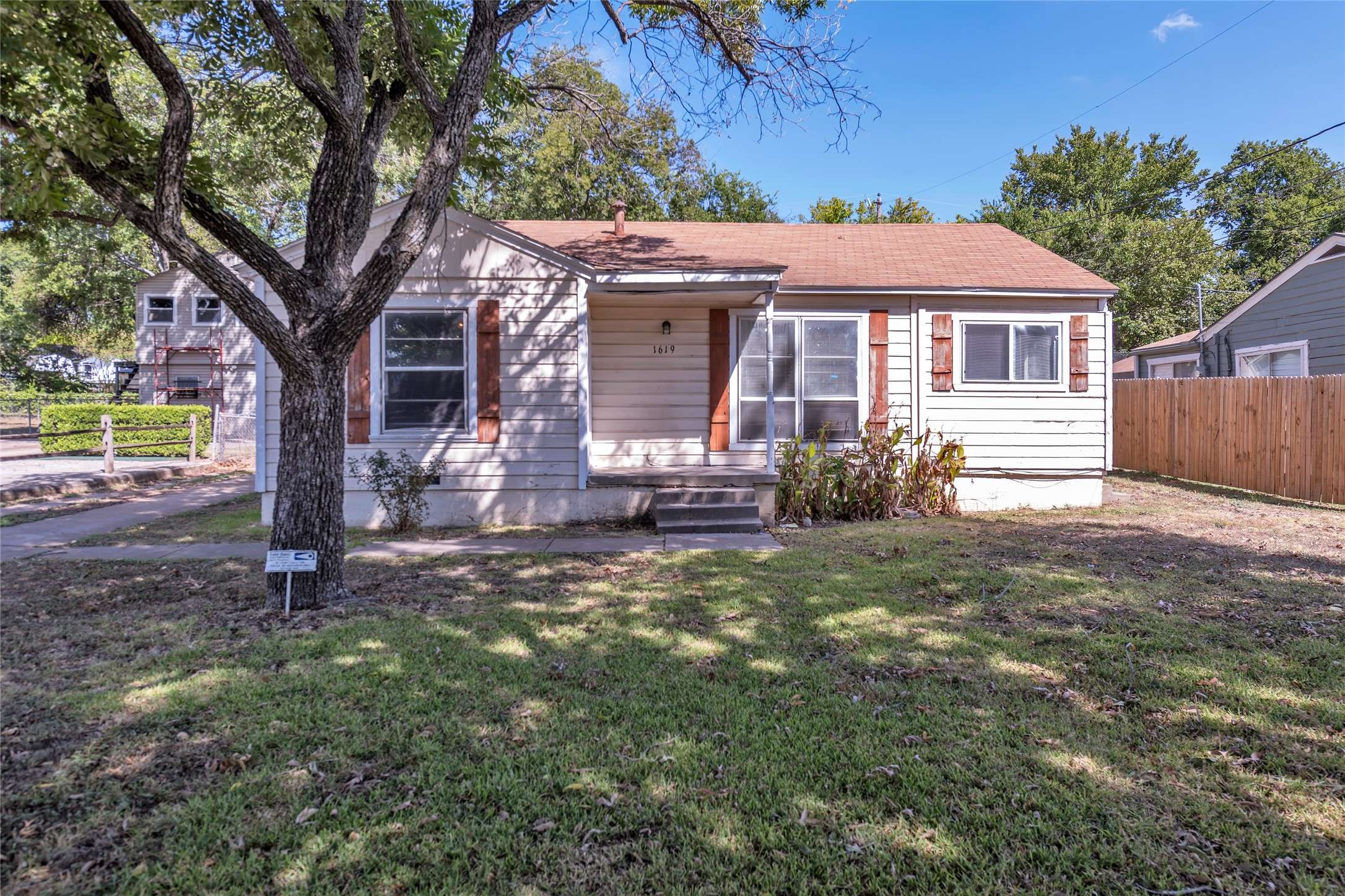 River Oaks, TX 76114,1619 Long AVE