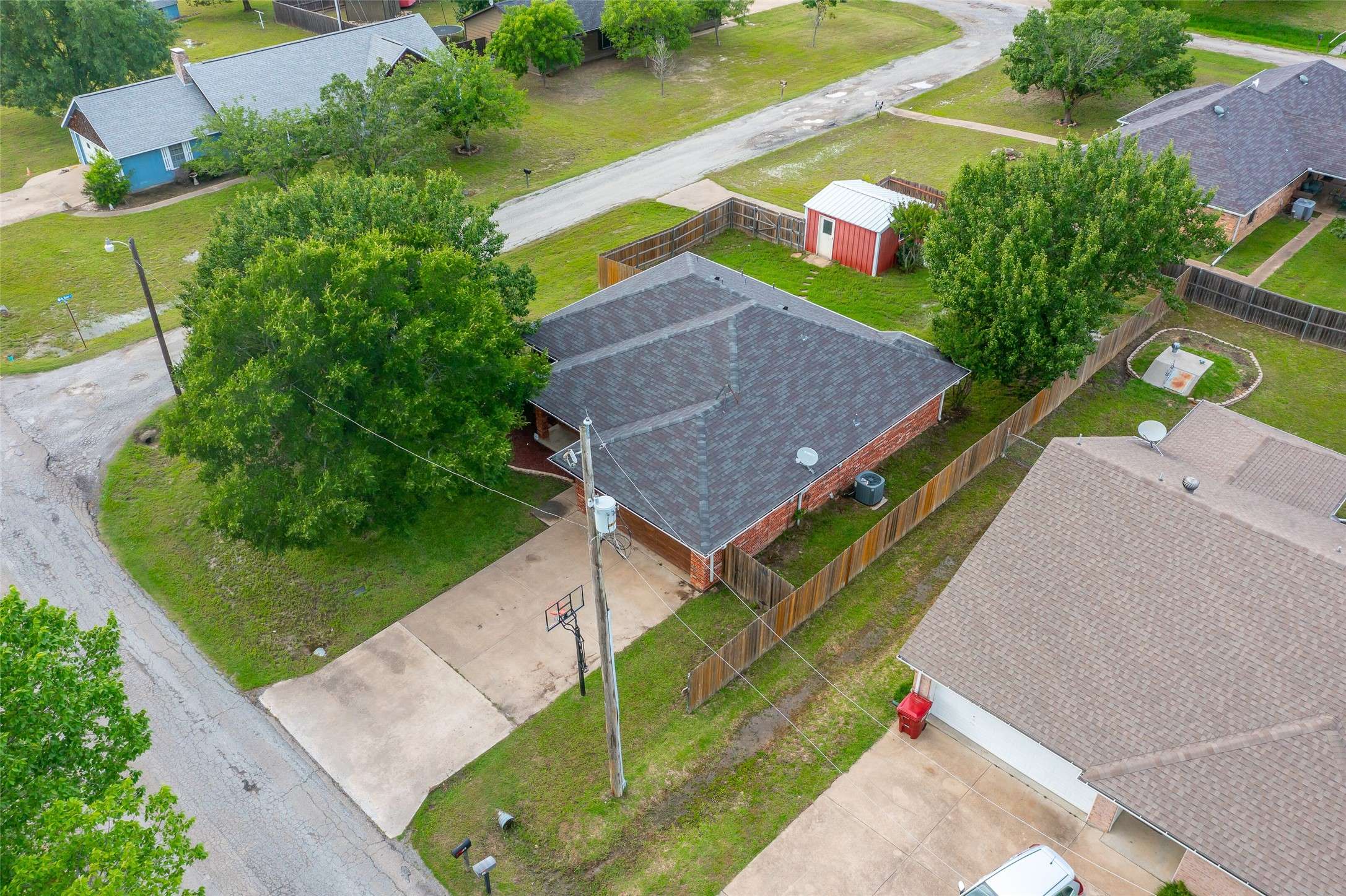 Leonard, TX 75452,402 W Thomas ST