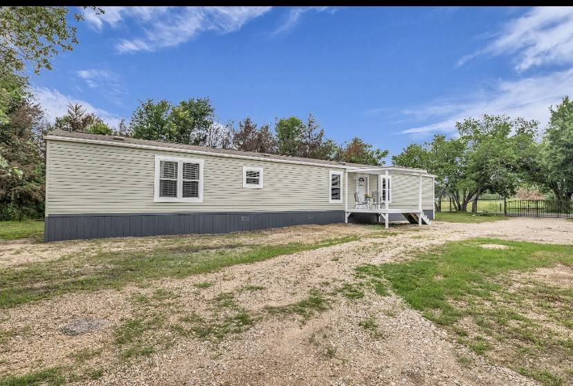 Elm Mott, TX 76640,1172 Lincoln City RD