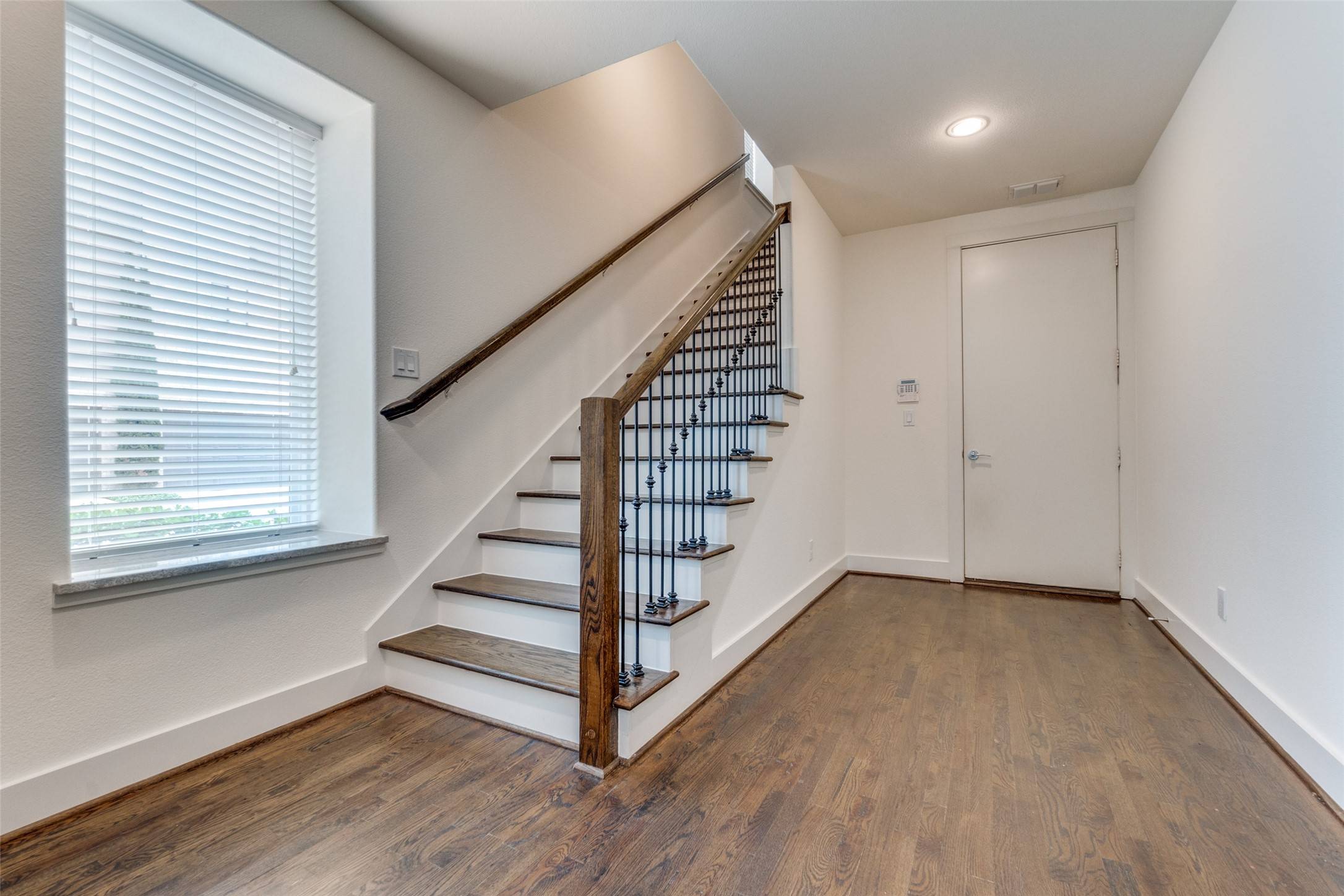 Dallas, TX 75219,4211 Rawlins ST #731