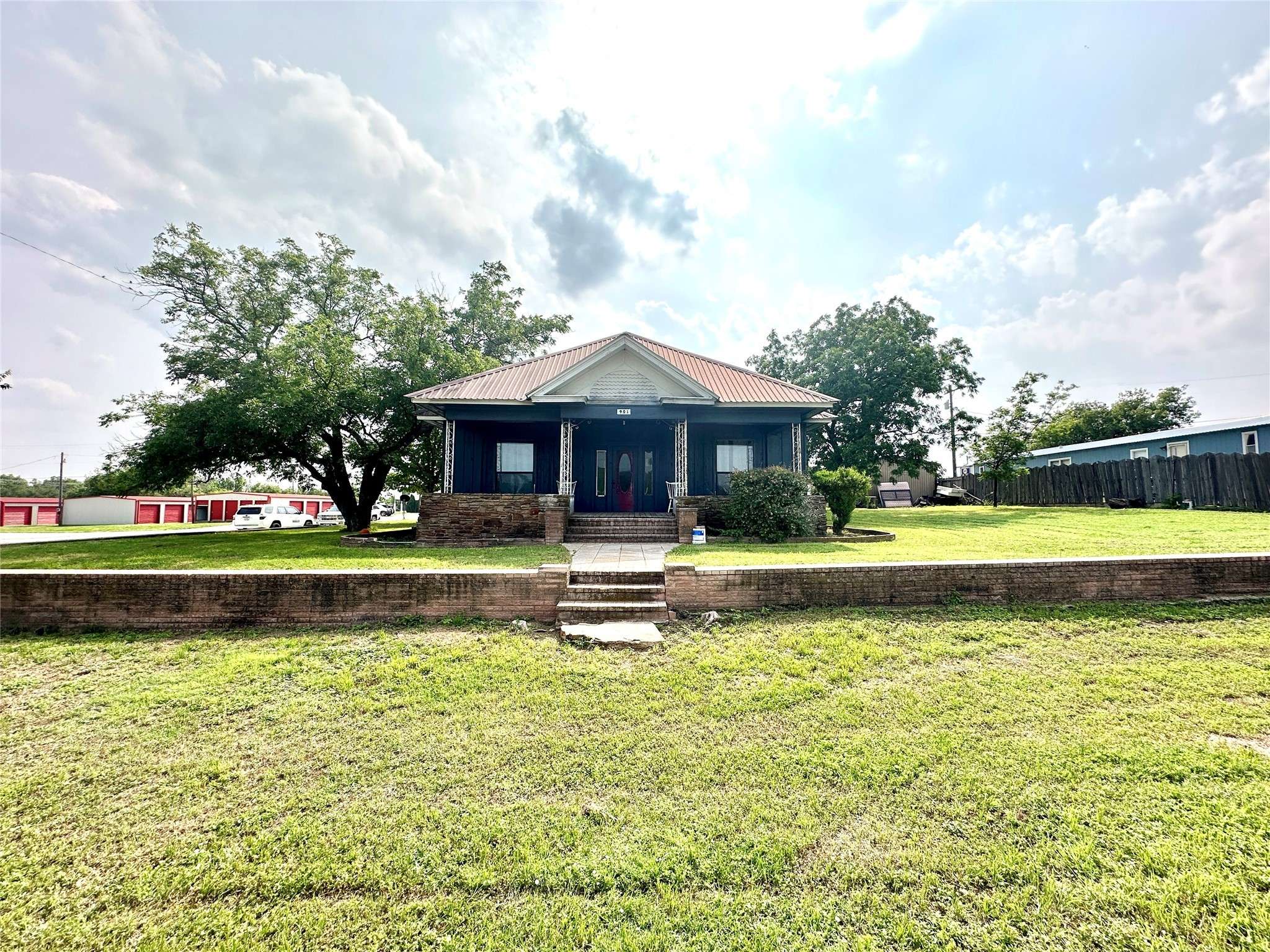 Goldthwaite, TX 76844,901 NW Front ST
