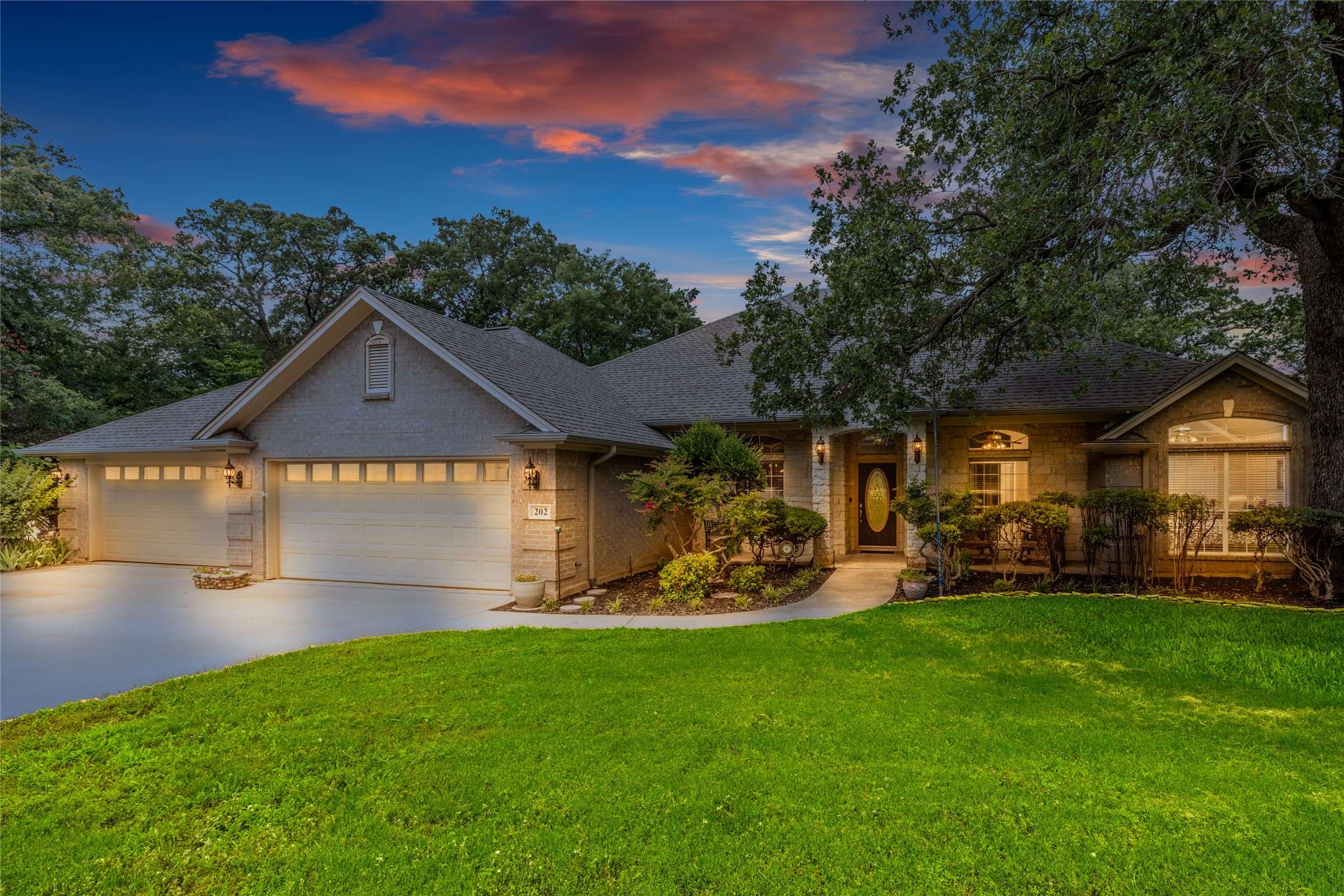Runaway Bay, TX 76426,202 Hastings DR