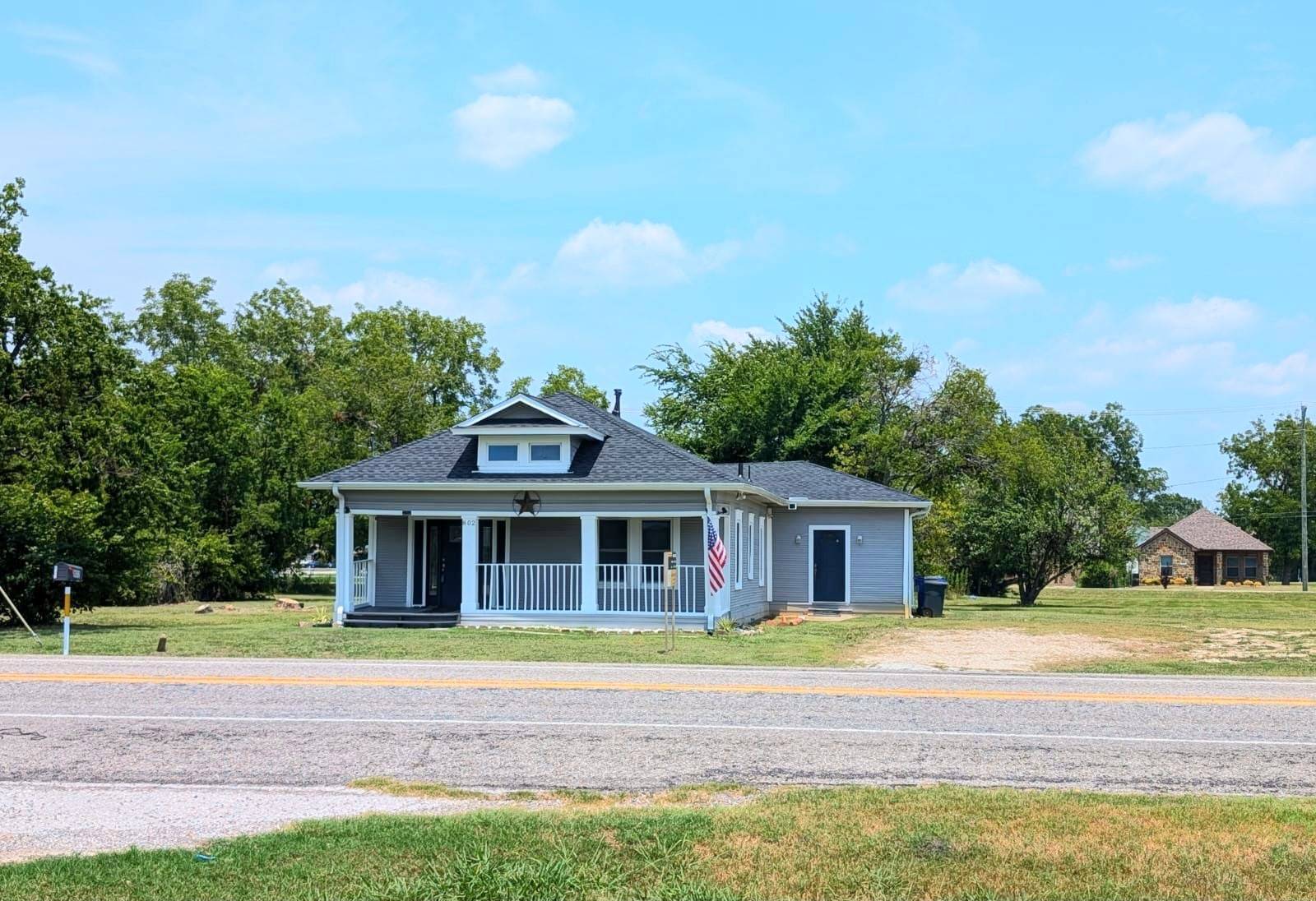 Forney, TX 75126,802 E Broad ST