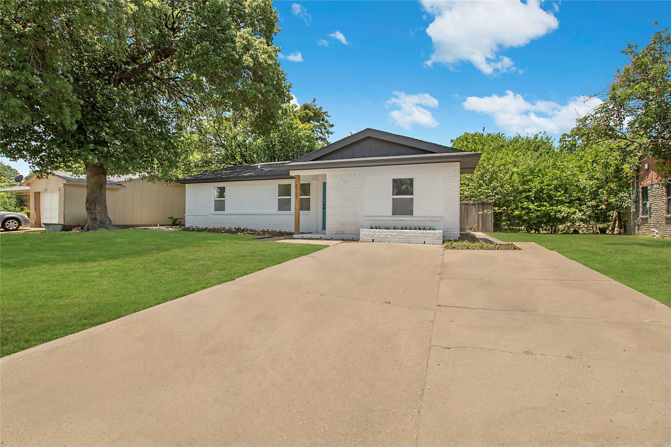 Dallas, TX 75241,6121 Silvery Moon DR
