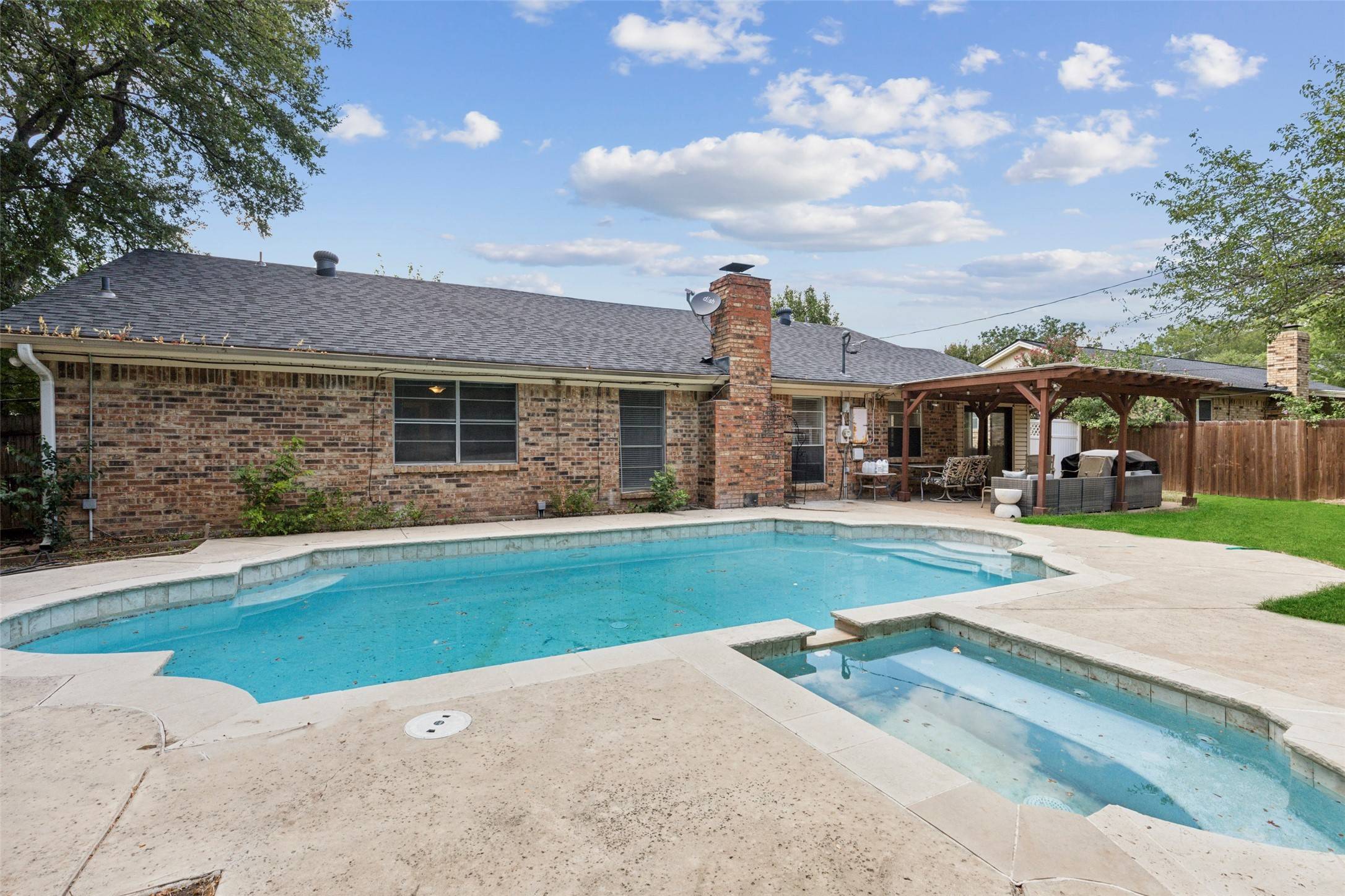 Hurst, TX 76054,2804 Ridgewood DR