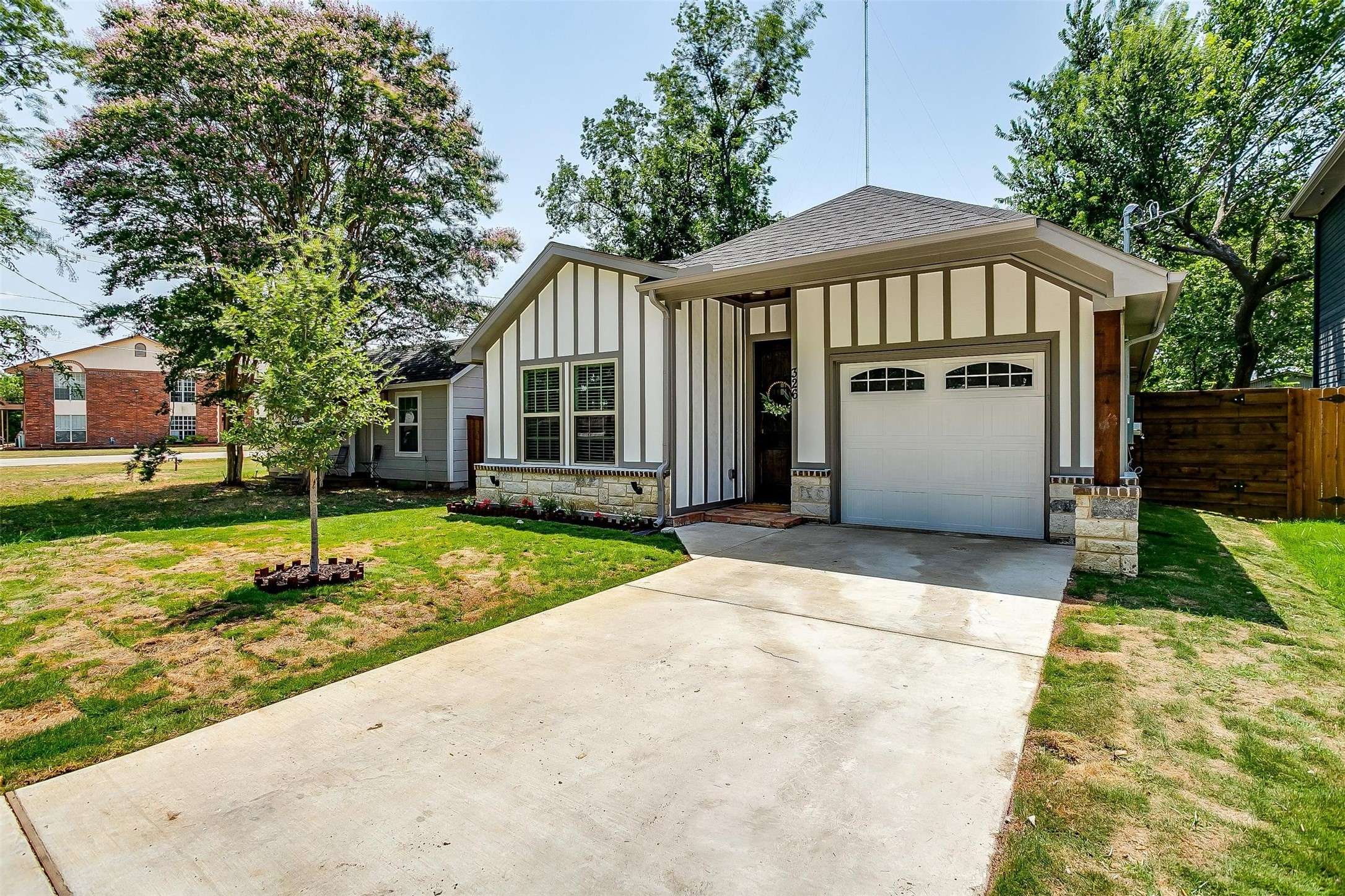 Cedar Hill, TX 75104,326 S Main ST