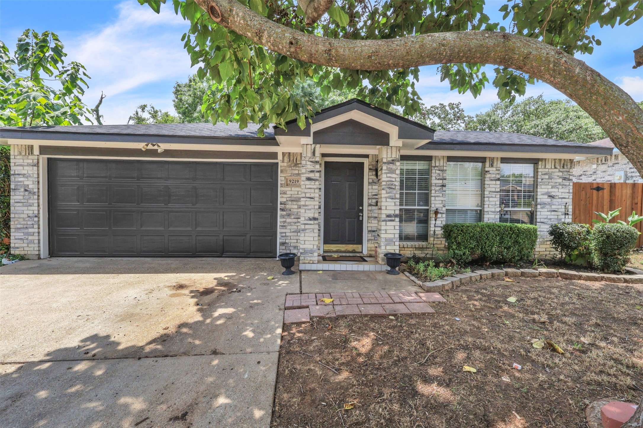 Dallas, TX 75217,9219 Crimnson CT