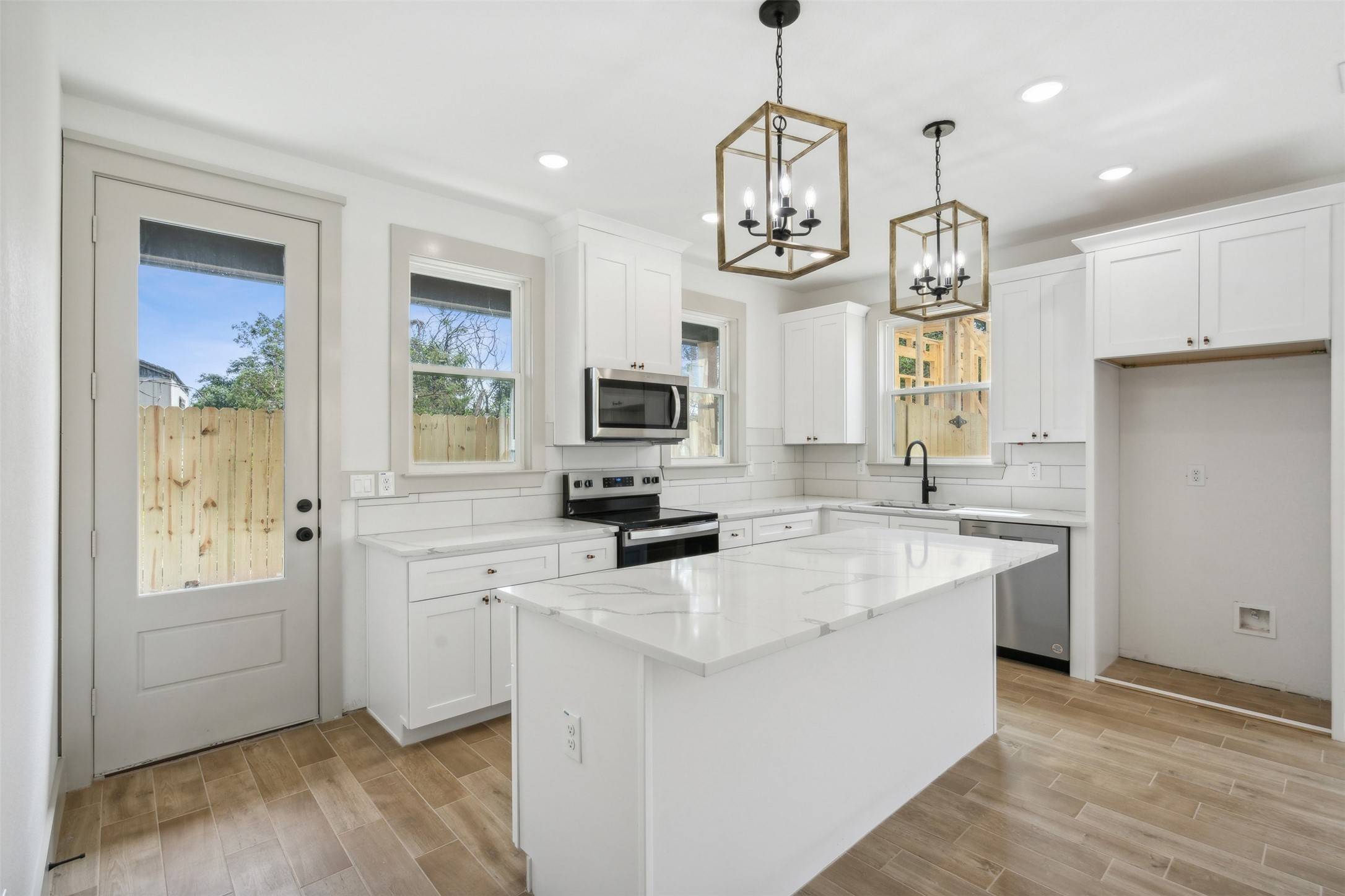 Granbury, TX 76048,5701 Barkridge DR