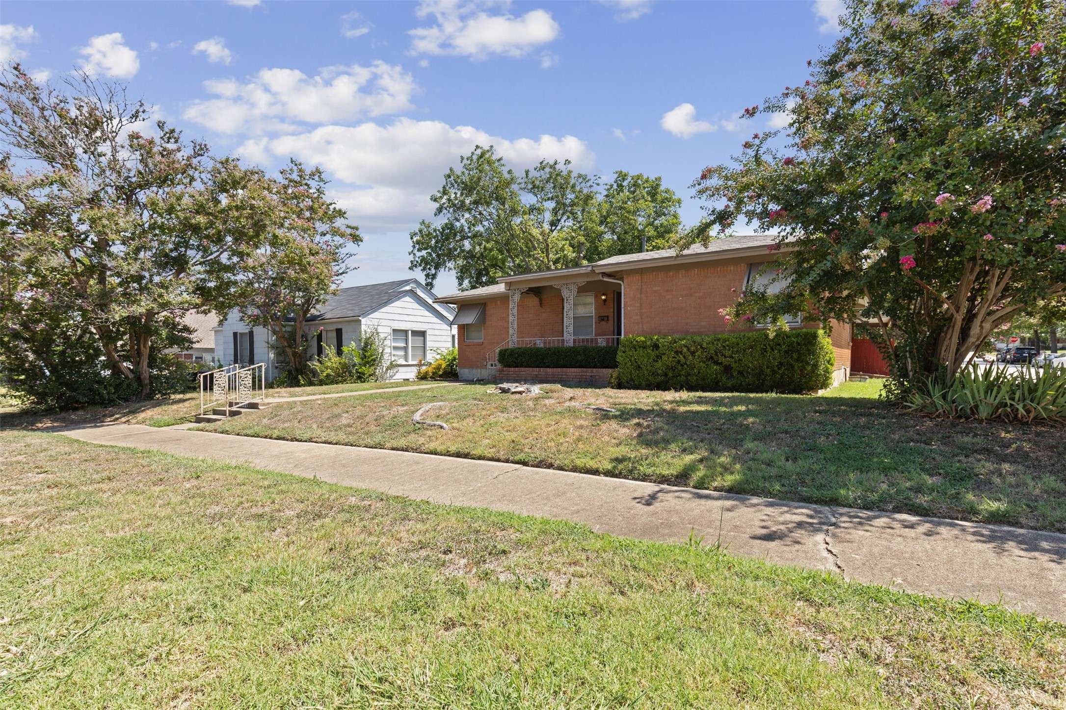Fort Worth, TX 76110,3321 Livingston AVE
