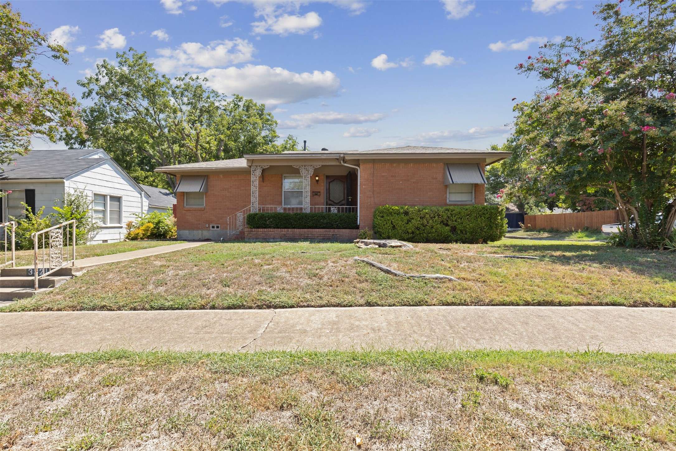 Fort Worth, TX 76110,3321 Livingston AVE