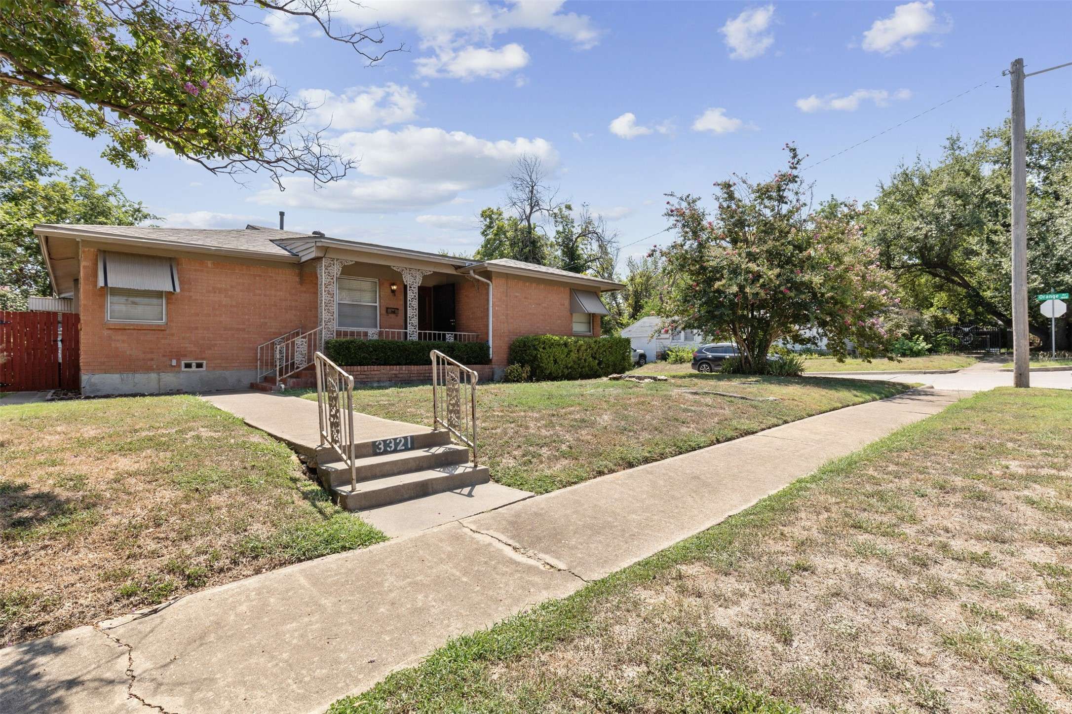 Fort Worth, TX 76110,3321 Livingston AVE