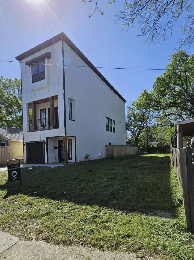 Dallas, TX 75212,922 Muncie AVE