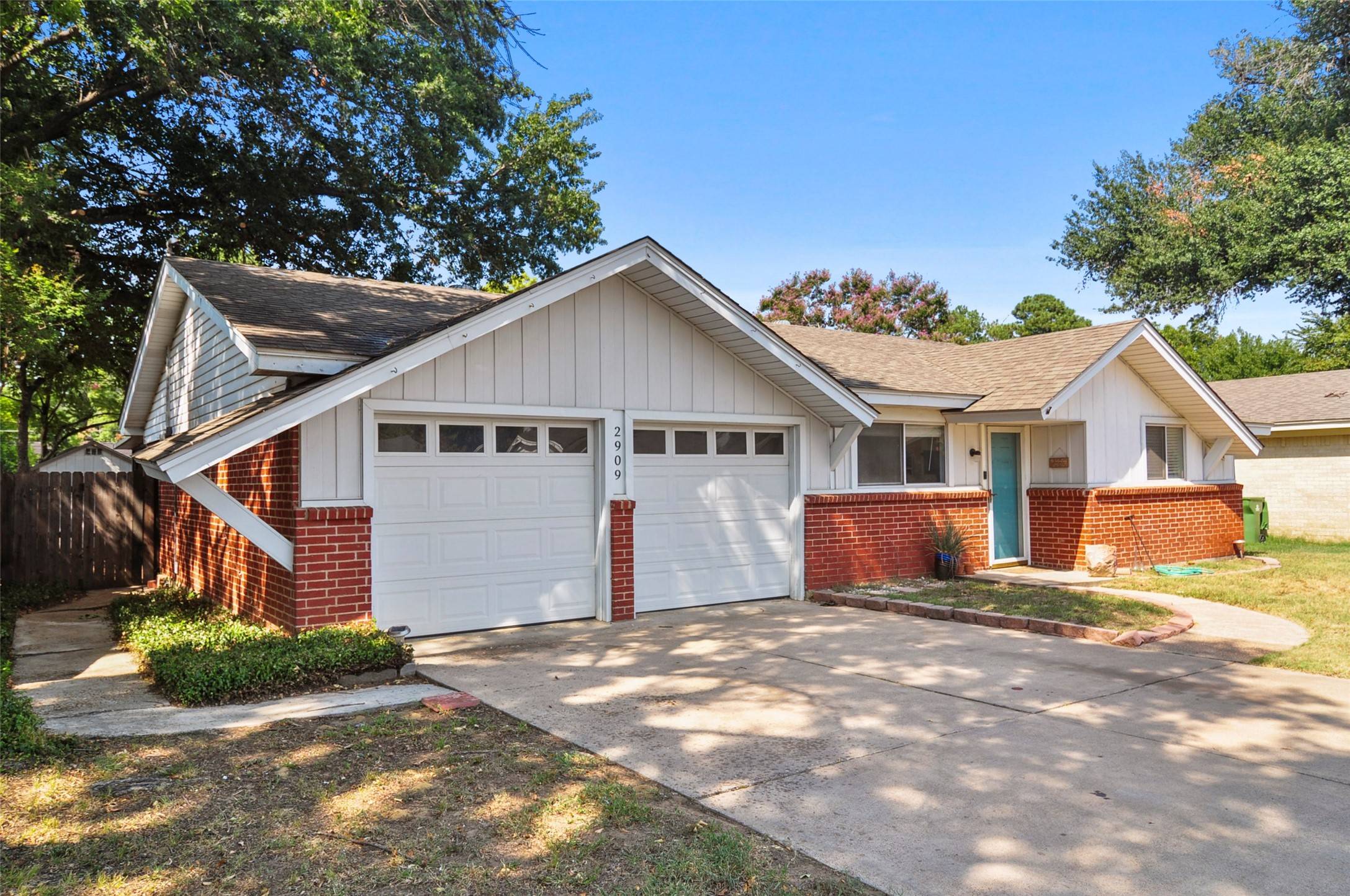 Arlington, TX 76013,2909 Lisa LN