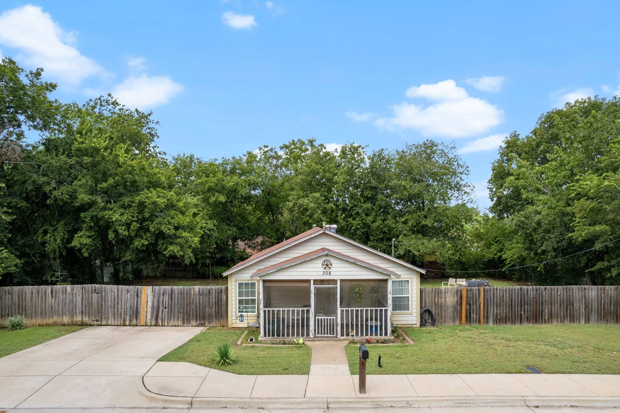 Mansfield, TX 76063,308 Short ST