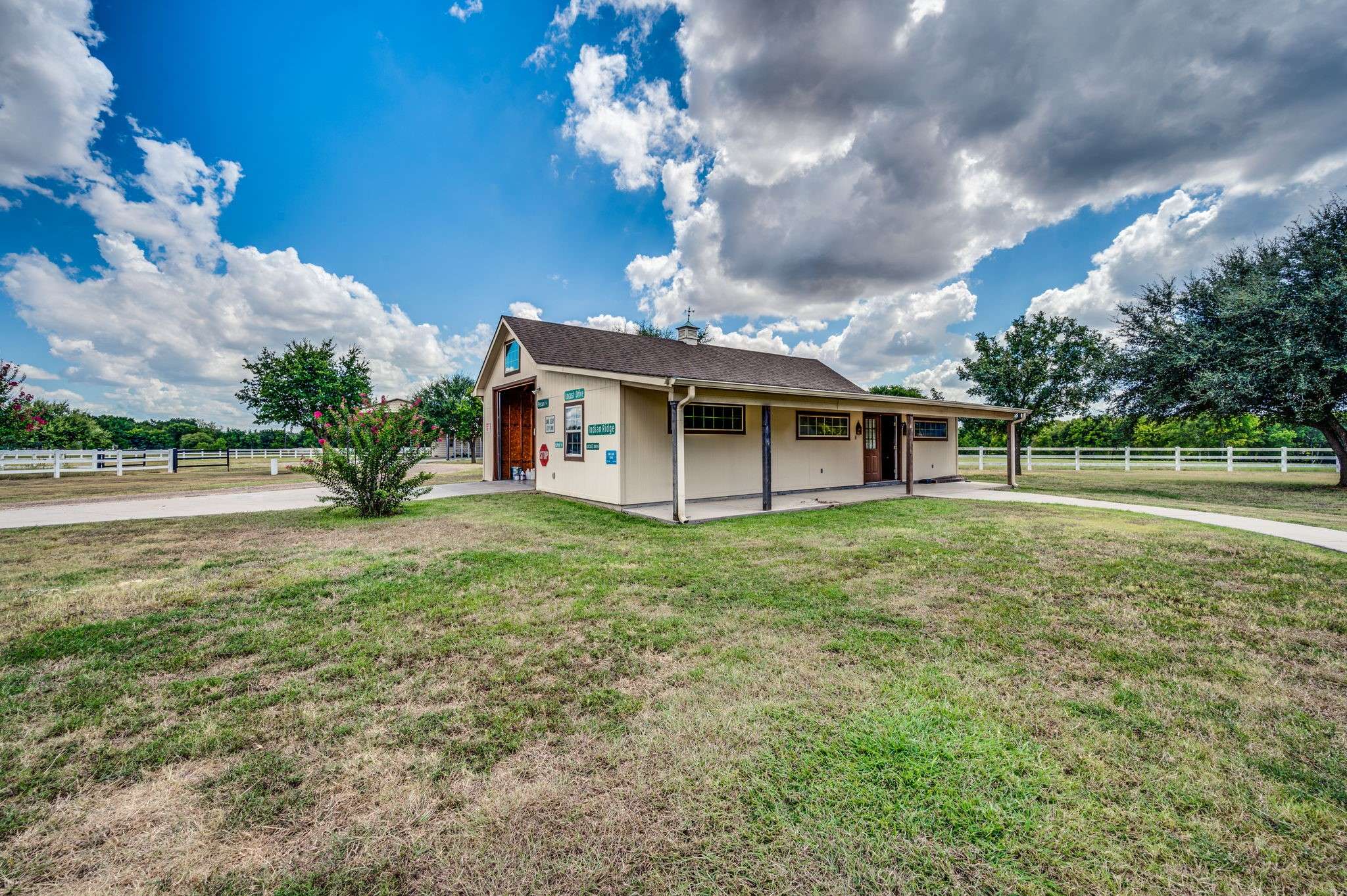 Oak Leaf, TX 75154,800 Locust DR