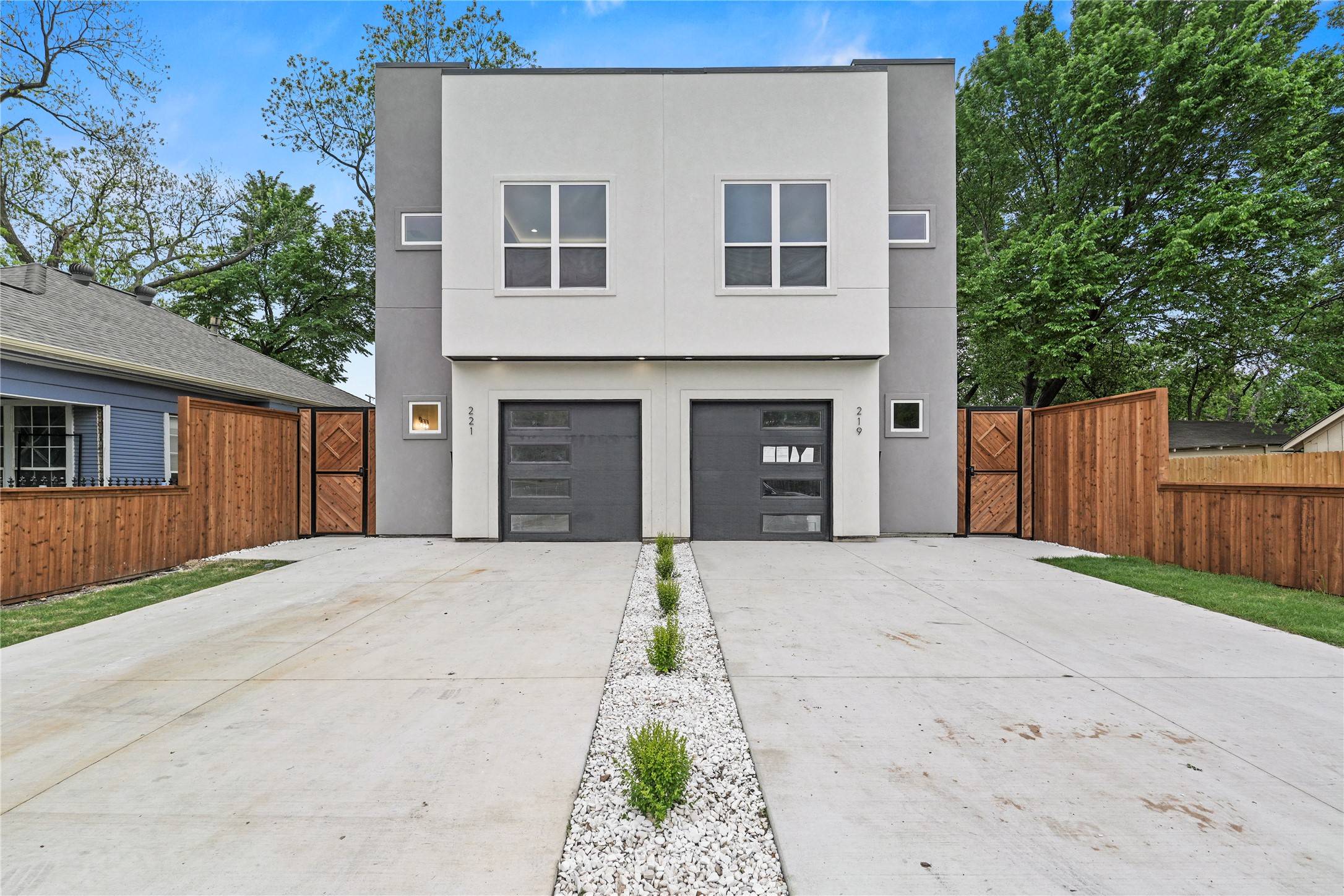 Dallas, TX 75214,221 S Henderson AVE