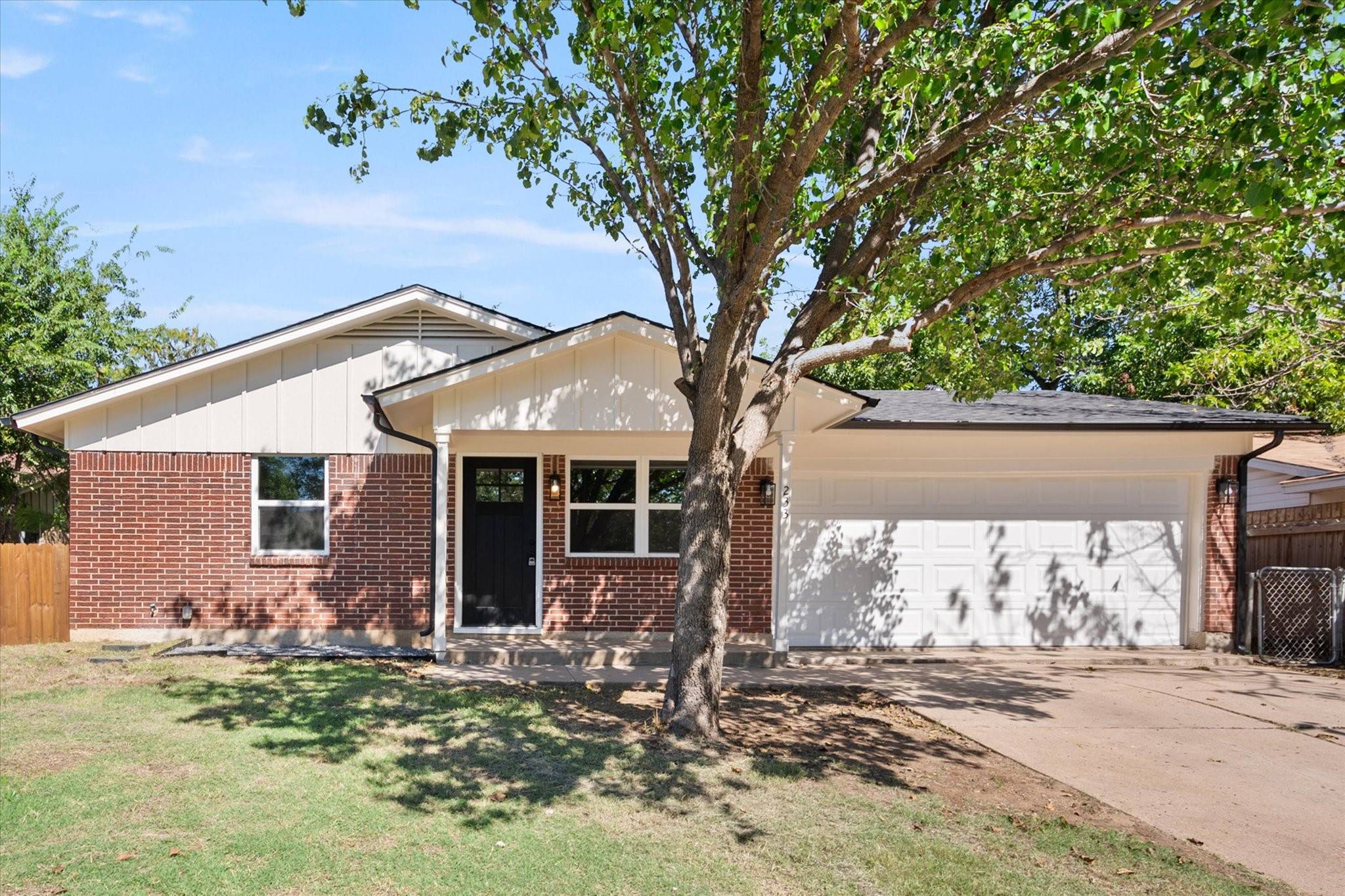 Burleson, TX 76028,233 Murphy RD