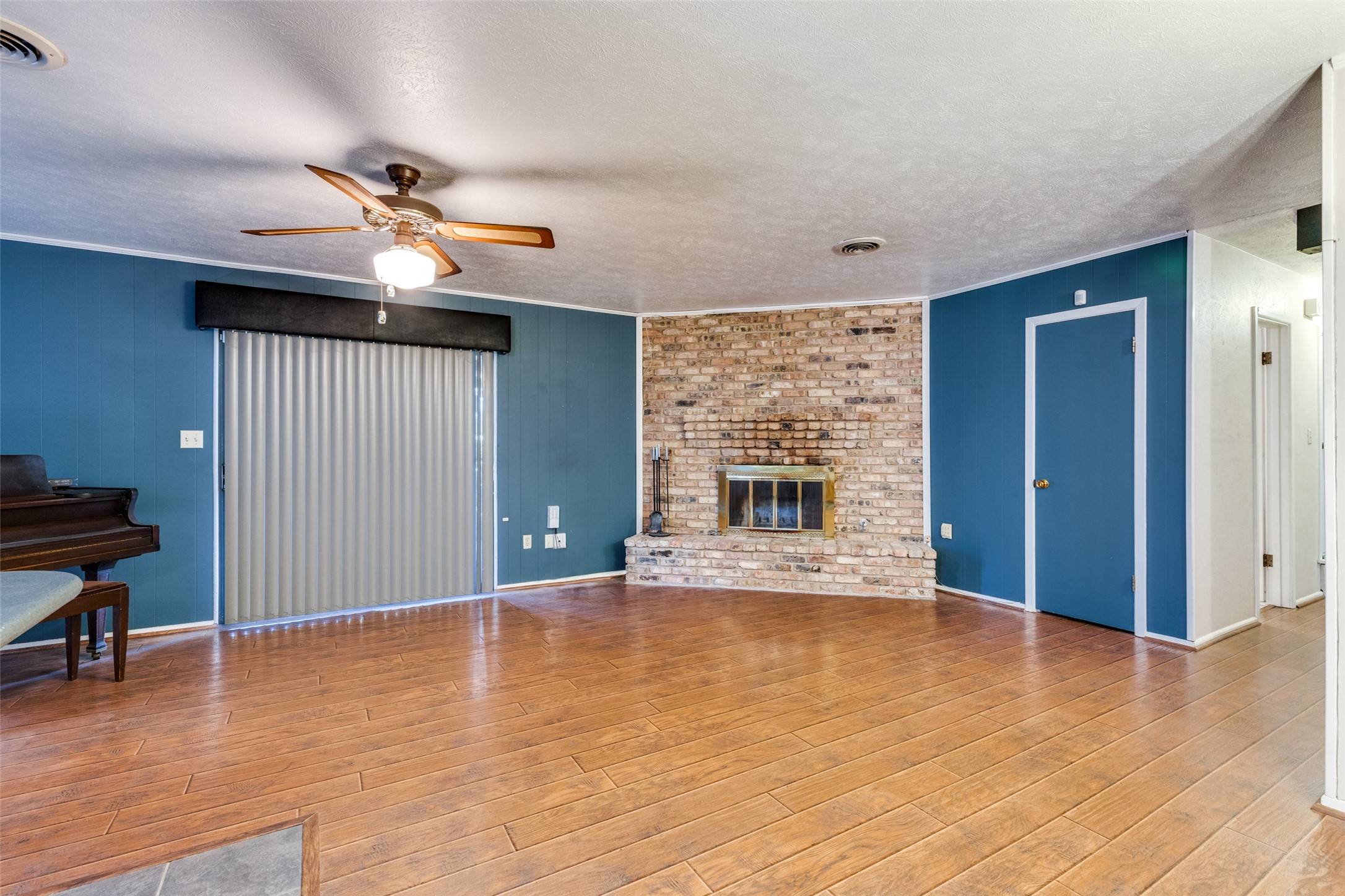Saginaw, TX 76179,308 Thompson CT