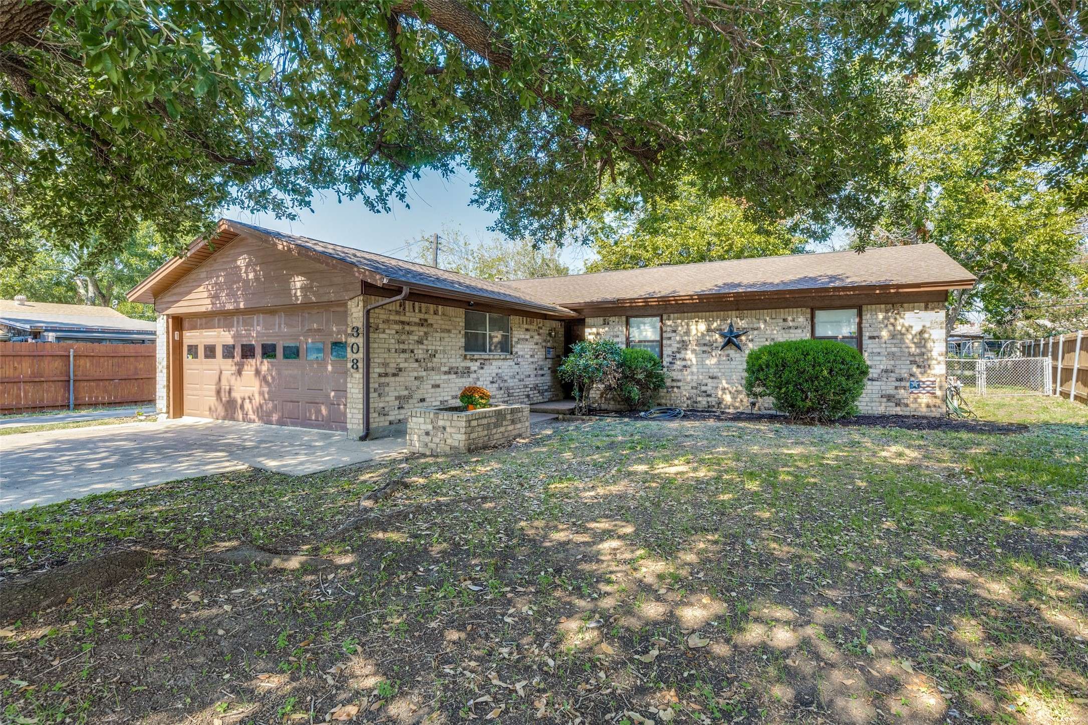 Saginaw, TX 76179,308 Thompson CT