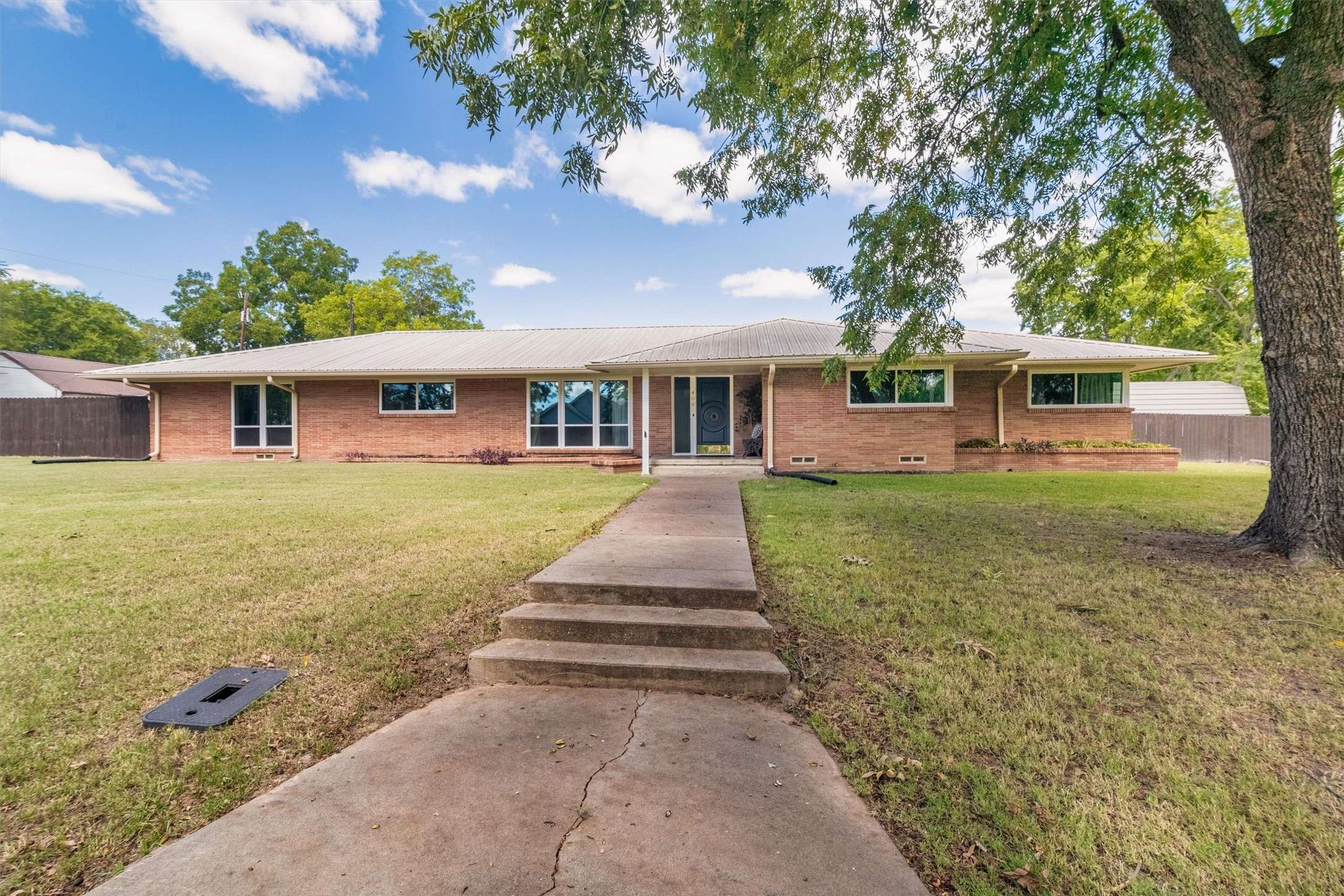 Wolfe City, TX 75496,406 W Dallas ST