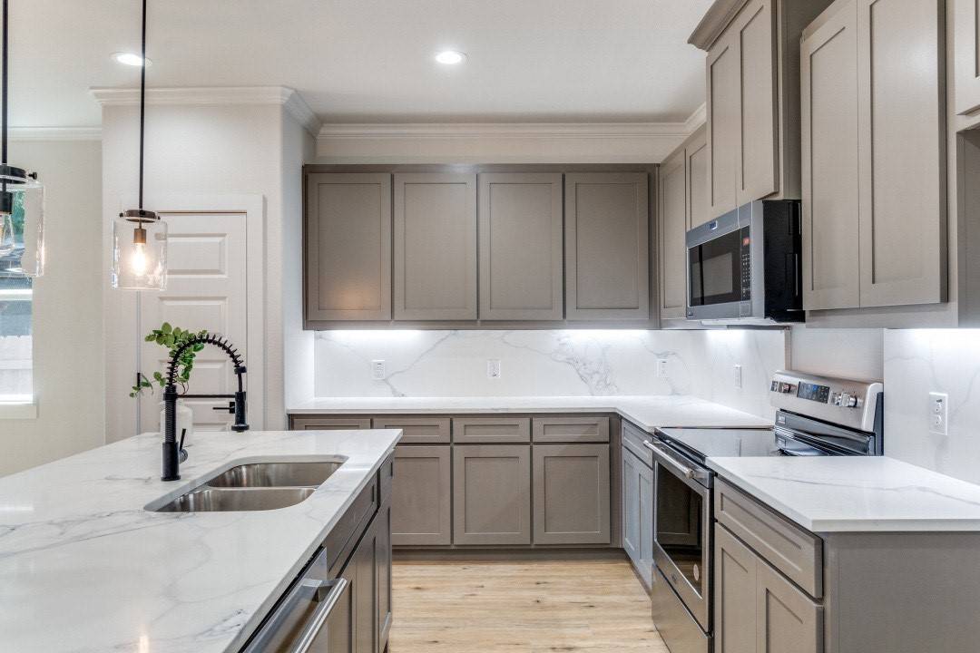 Dallas, TX 75216,3806 Vandervort DR