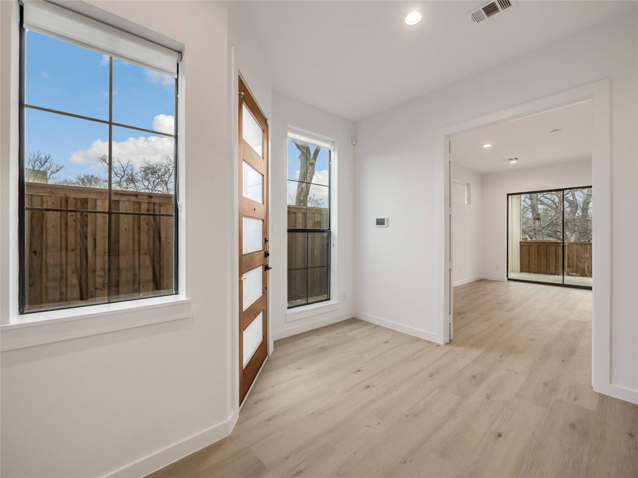 Dallas, TX 75219,2303 Vagas ST