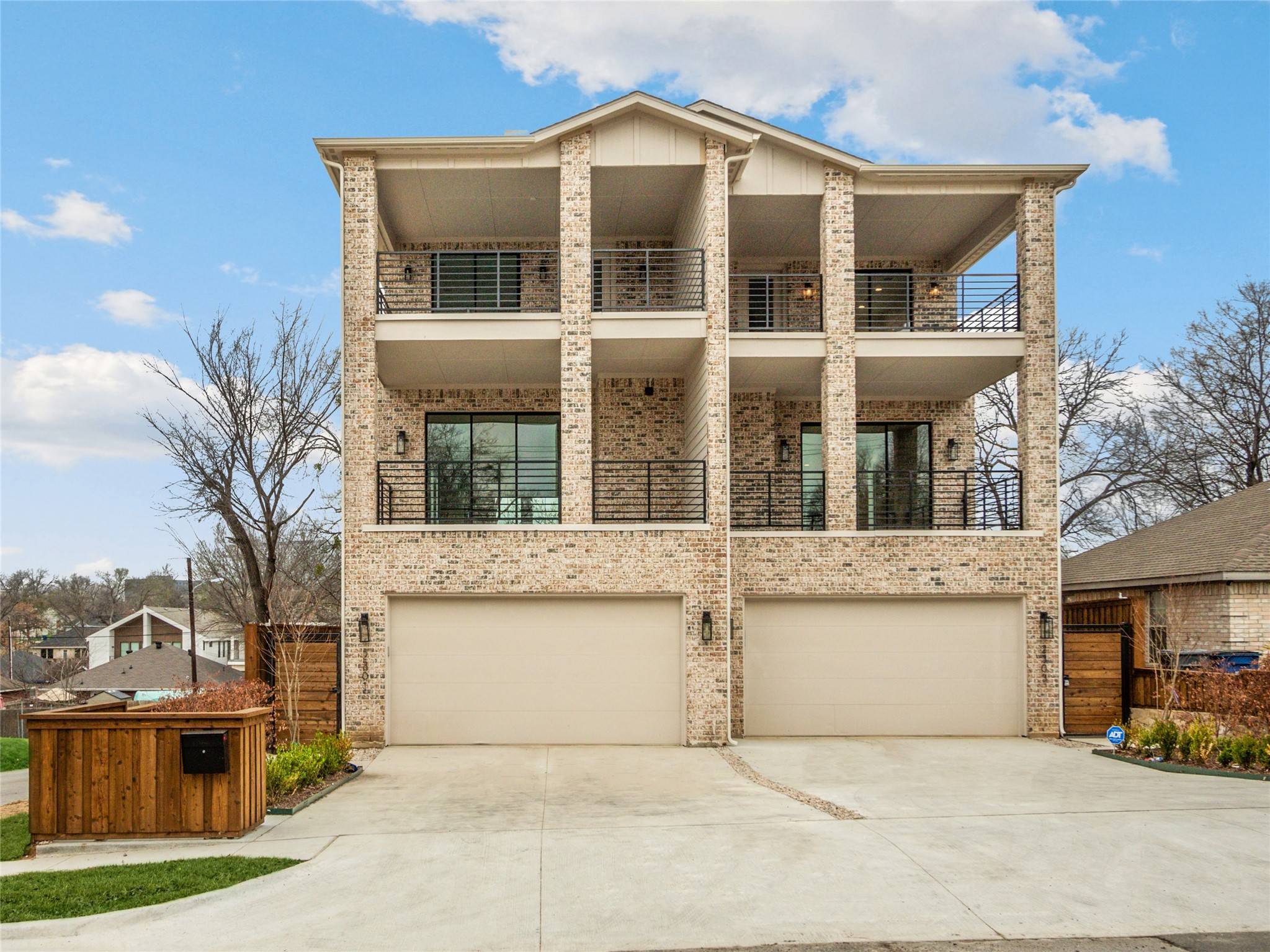 Dallas, TX 75219,2303 Vagas ST