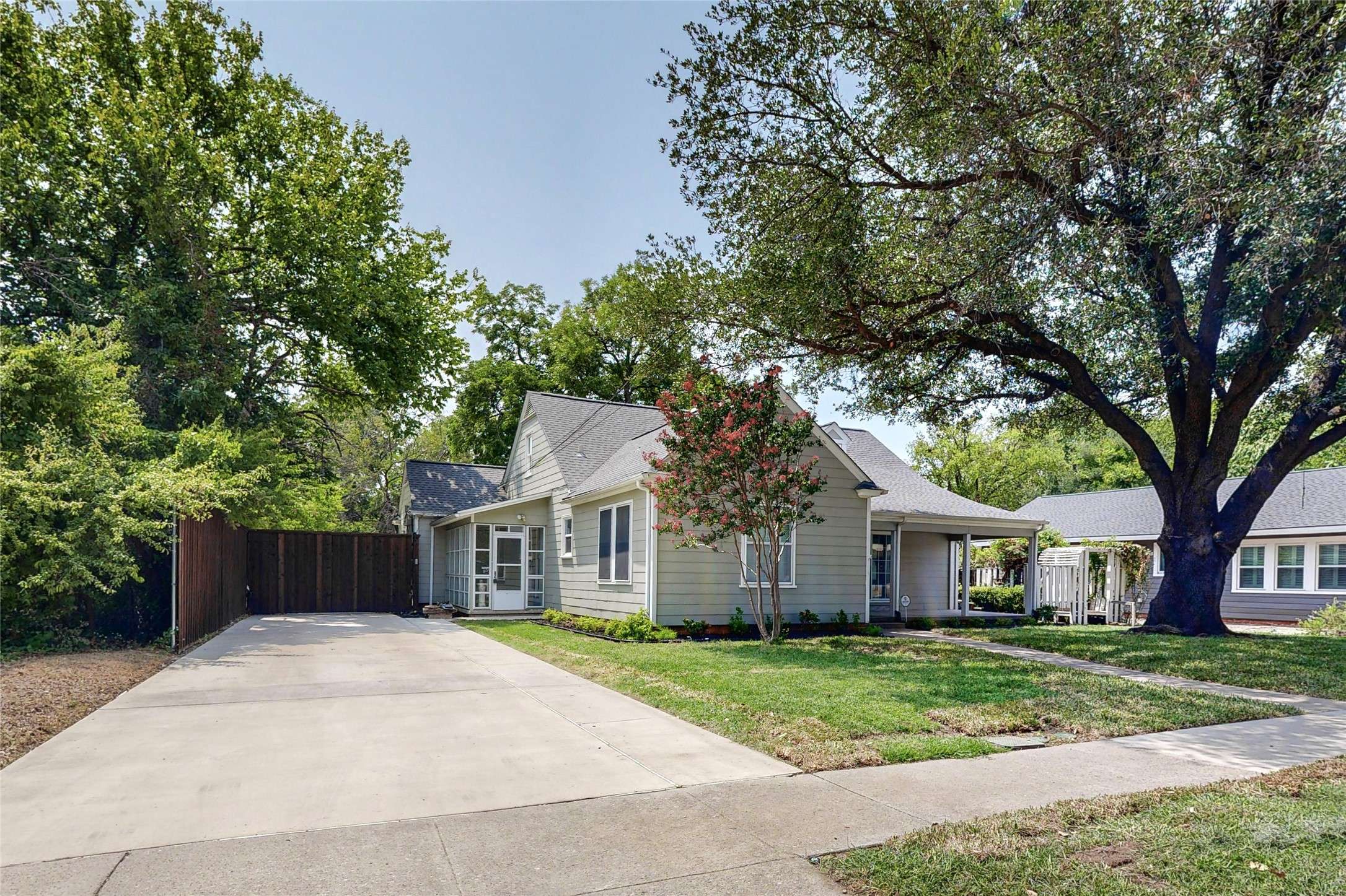 Denton, TX 76201,223 W Sycamore ST