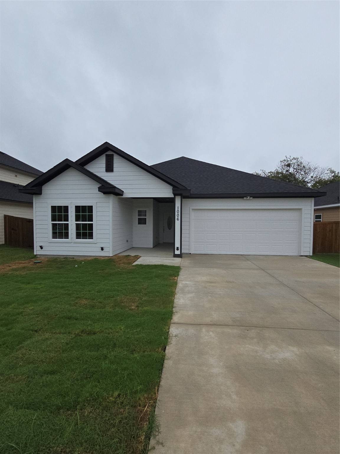 Ennis, TX 75119,1006 S Preston ST