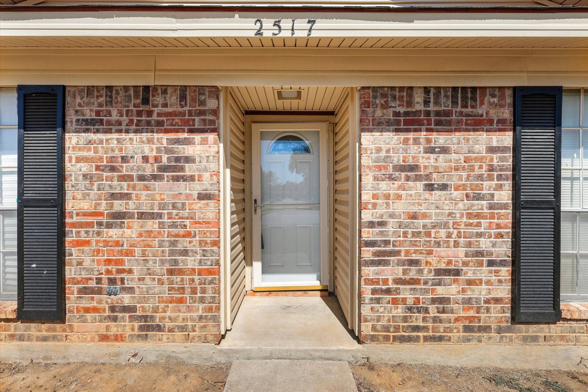 Irving, TX 75060,2517 Meadow Lark LN